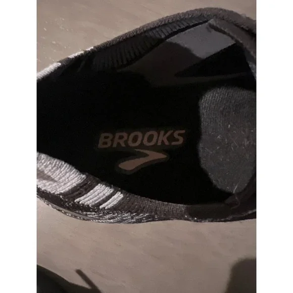 Brooks Women's Levitate 4 Black Coral Running Shoes Size 9 Medium Worn Twice - Picture 6 of 7